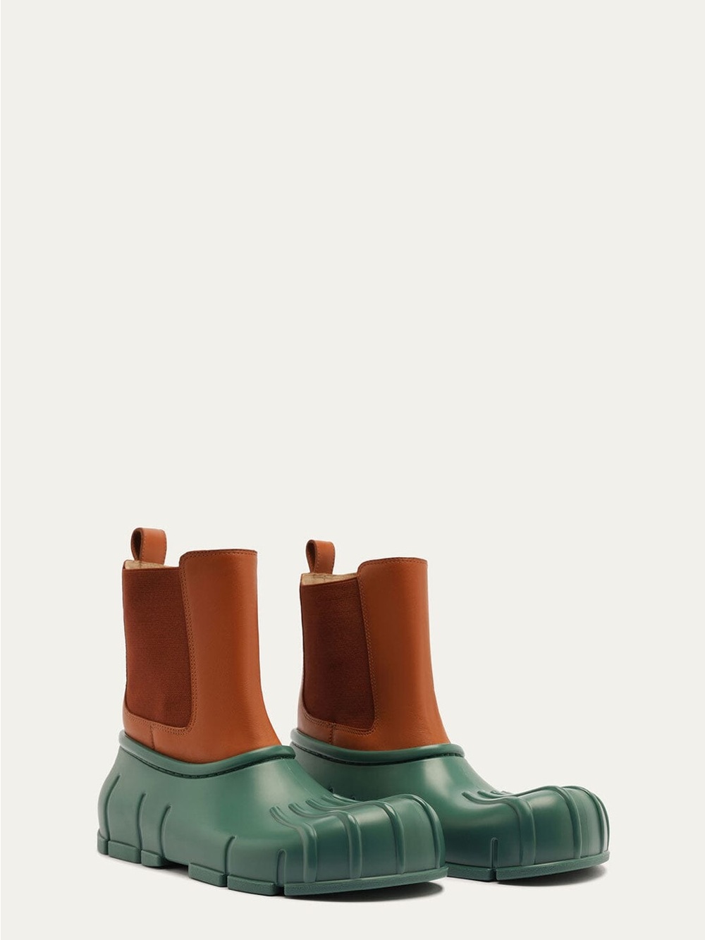 NIB Farm Rio Monstera Rain Chelsea Boots. Size 8